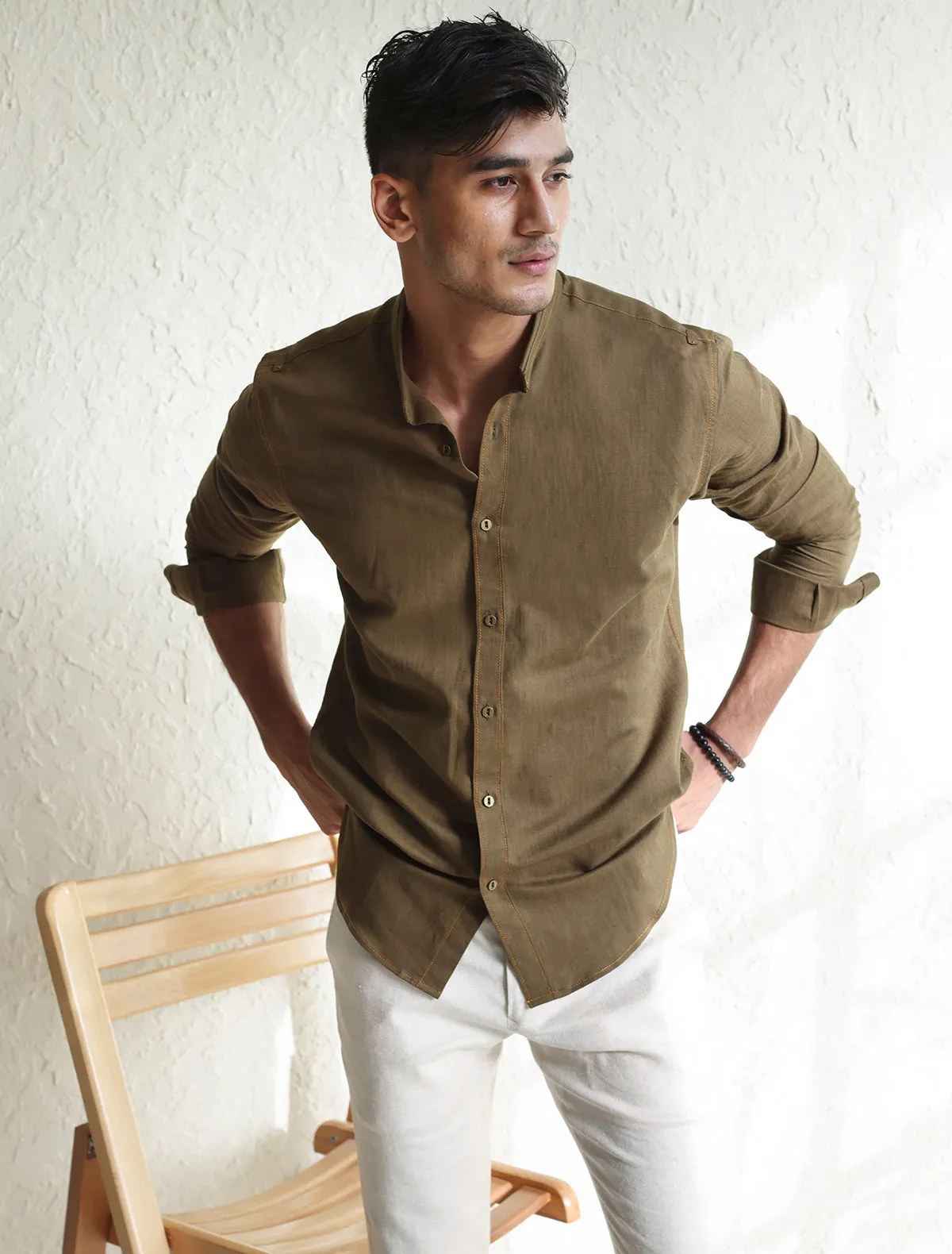 GREEN MANDARIN COLLAR SHIRT.