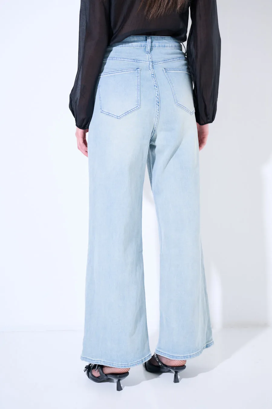 Light-wash wide-leg denim jeans wholesale