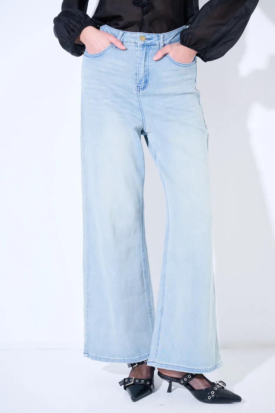 Light-wash wide-leg denim jeans wholesale