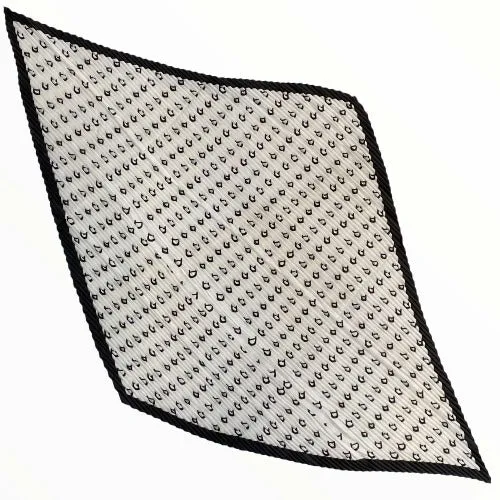 White and black chic pleated scarf